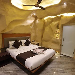 King Queen Room